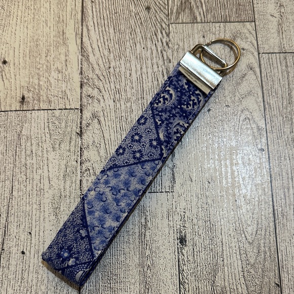 Blue Patterned Key Holder - Picture 1 of 5